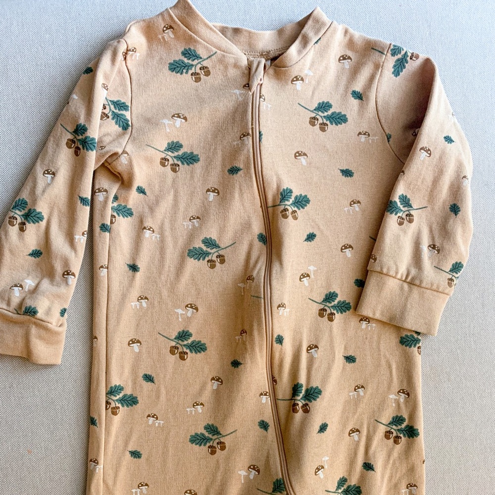 Kappahl Acorn and Mushroom Pajamas| 9-12m|GUC